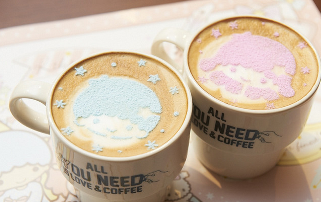 Kiki and Lala lattes in pink and blue 
